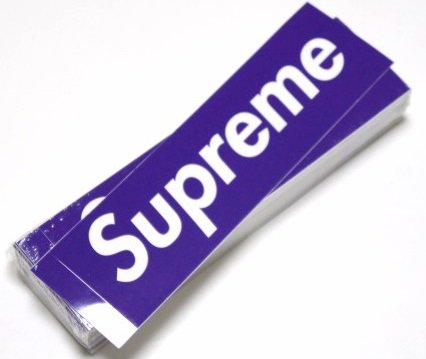 街でよく見かけるSupremeのステッカー！ワンポイントに最適